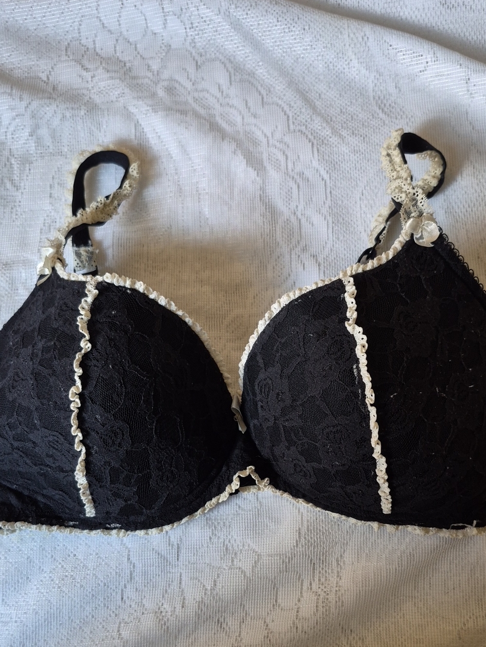 Smart & Sexy Black Lace Bra with Contrast Trim - 40DD